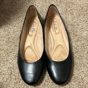 Women's Abella True Comfort Black Valli Flats size 7